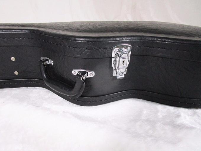 jumbo hardshell guitar case.jpg